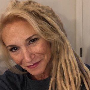 Meet your Posher, Liz